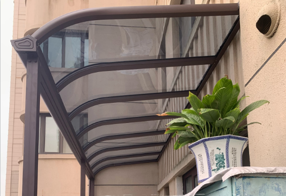 大连星海融汇铝合金雨棚安装