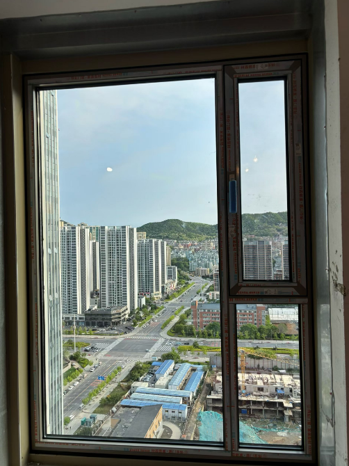 东港碧桂园断桥铝门窗安装